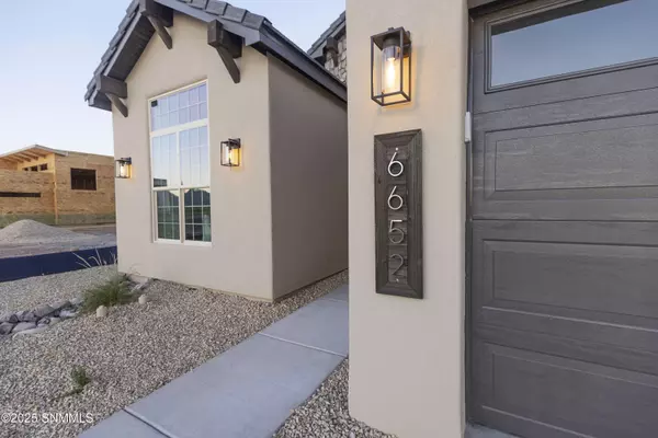 Las Cruces, NM 88012,6652 Blackbird RD