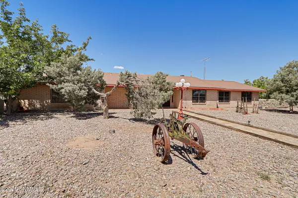 Las Cruces, NM 88007,10917 N Valley DR