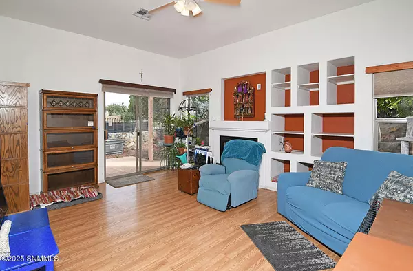 Las Cruces, NM 88011,2235 Los Misioneros