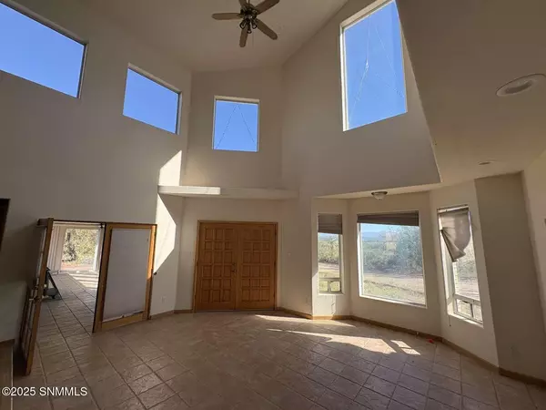 Las Cruces, NM 88007,548 Lonesome RD