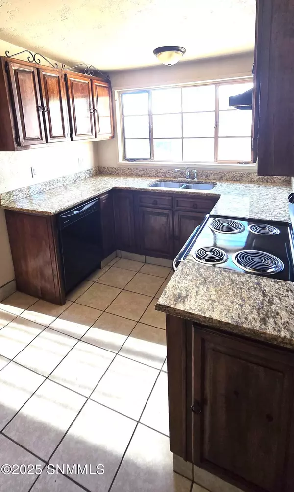 Las Cruces, NM 88001,2313 Magnolia DR