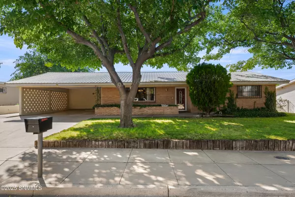 2245 Thomas DR, Las Cruces, NM 88001