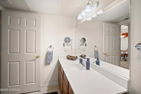 Las Cruces, NM 88011,3650 Morning Star DR #2404