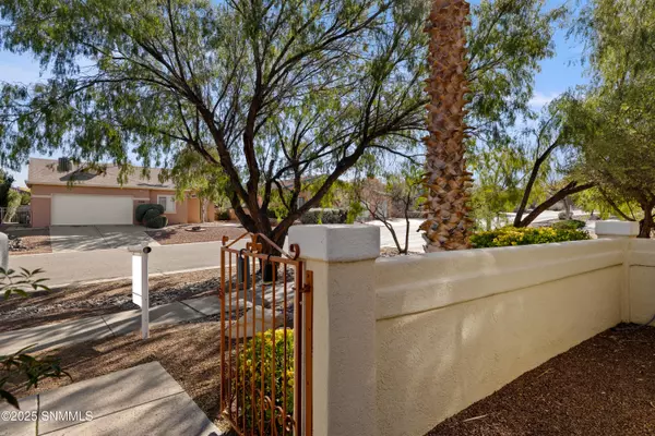 Las Cruces, NM 88011,4475 Los Arboles DR