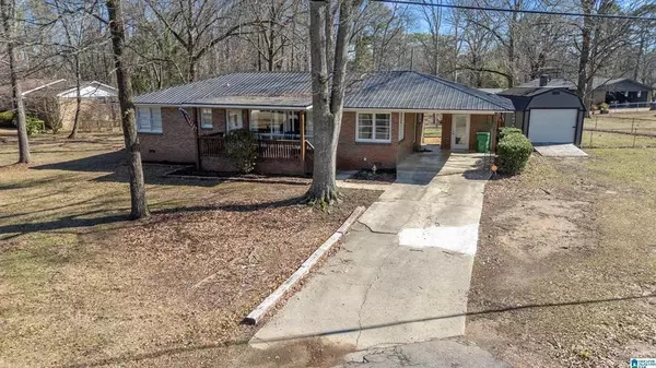 1807 Hickory Ln, Fultondale, AL 35068