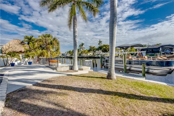 Matlacha Isles, FL 33991,12262 Boat Shell DR