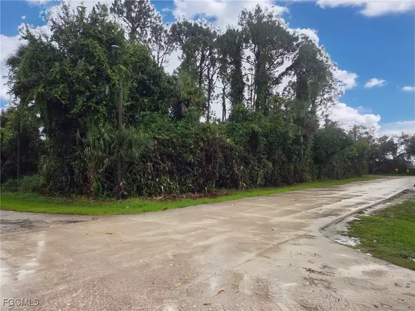 North Fort Myers, FL 33903,523 San Jose ST