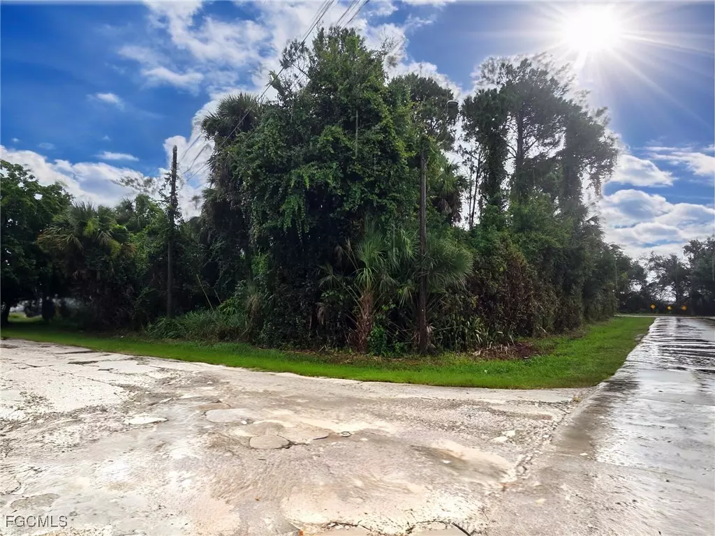 North Fort Myers, FL 33903,523 San Jose ST