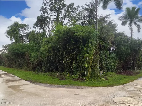 North Fort Myers, FL 33903,524 Santa Cruz ST