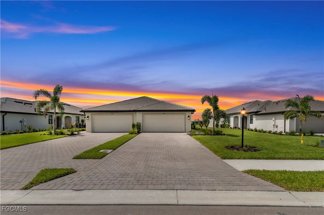 19553 Hinkley DR, Estero, FL 33928
