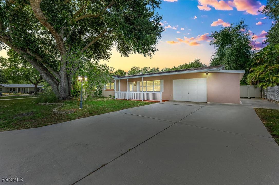 4634 Siesta CIR, Fort Myers, FL 33901