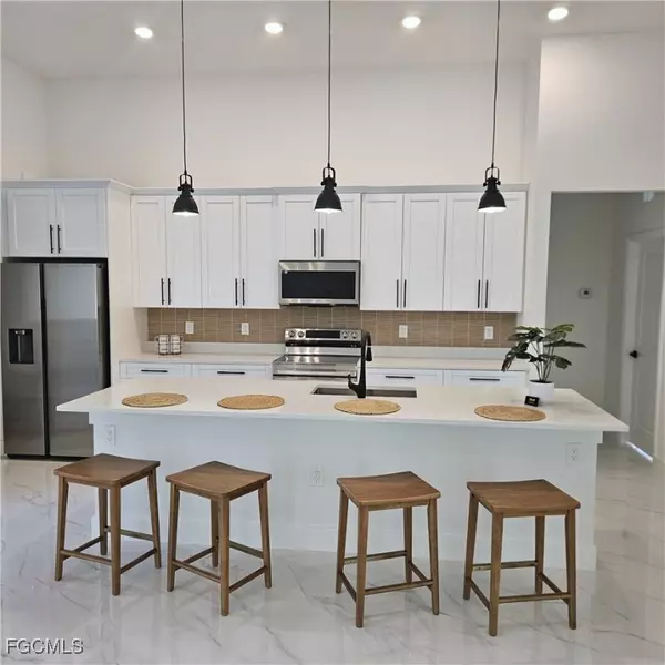 Lehigh Acres, FL 33936,113 Monroe AVE