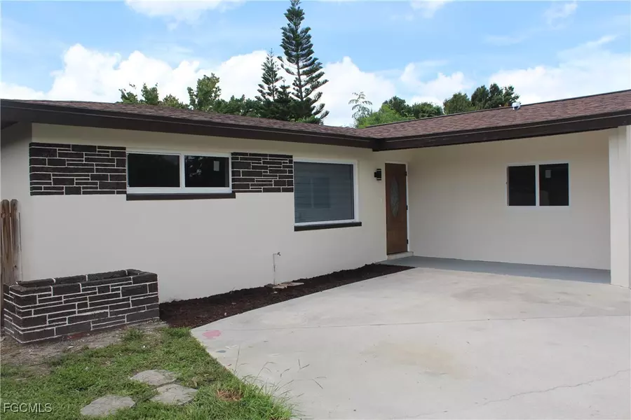 1762 Bonnie CT, Fort Myers, FL 33901