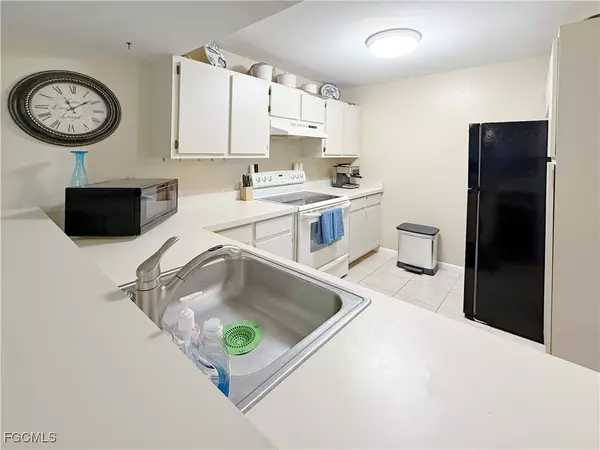 Fort Myers, FL 33919,14831 Summerlin Woods DR #1