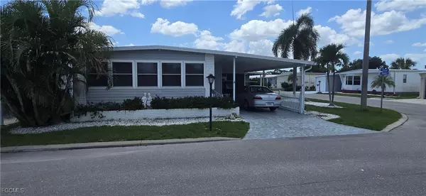 585 Hogan DR, North Fort Myers, FL 33903