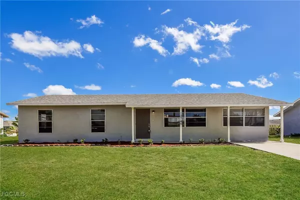 10745 Cocoatree CT, Lehigh Acres, FL 33936