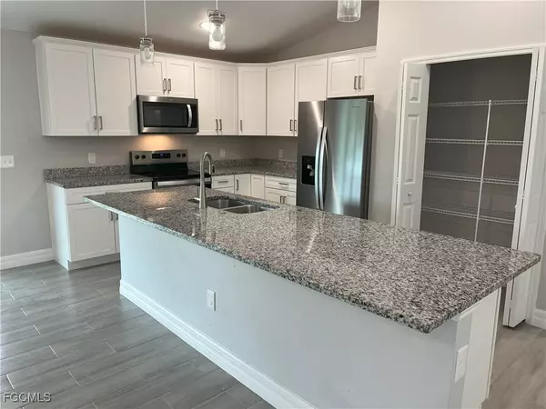 Lehigh Acres, FL 33971,6014 Laura AVE N