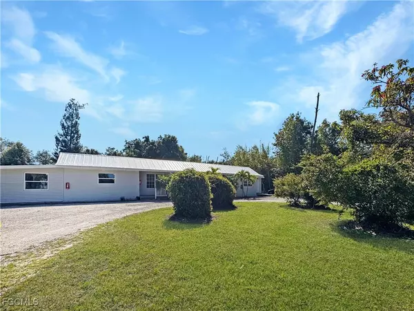 Bokeelia, FL 33922,15206 Stringfellow RD #3
