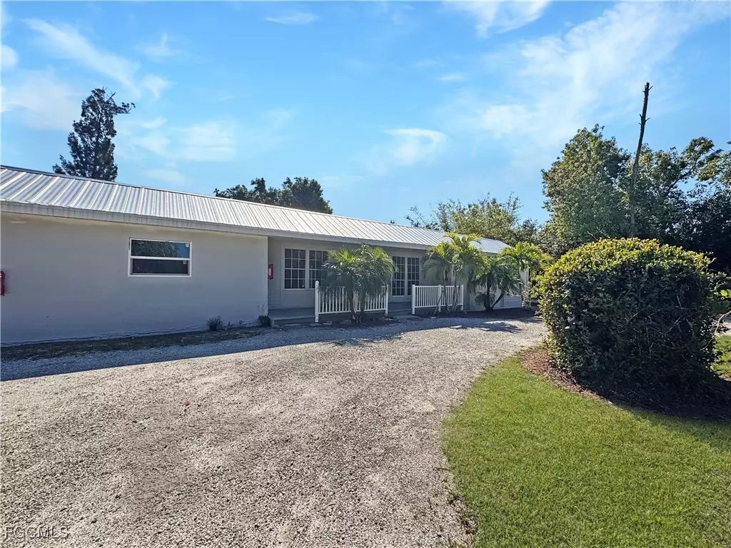 Bokeelia, FL 33922,15206 Stringfellow RD #4