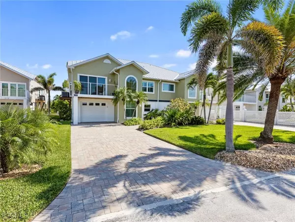Fort Myers Beach, FL 33931,12176 Siesta DR