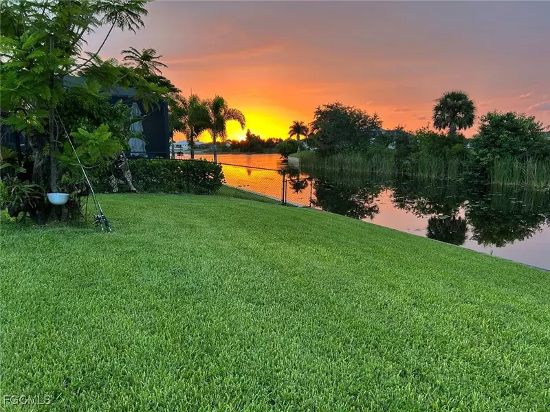 315 Gleason Pkwy, Cape Coral, FL 33914