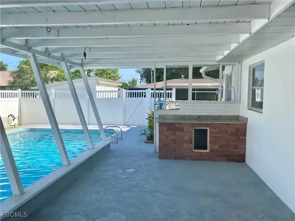 Fort Myers, FL 33905,235 Maine AVE
