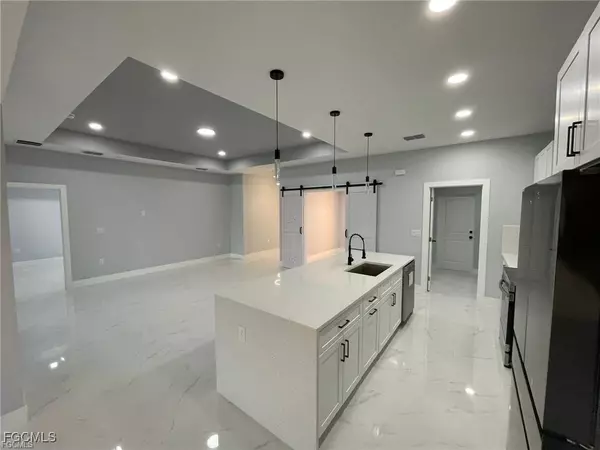 Lehigh Acres, FL 33974,338 Progress AVE