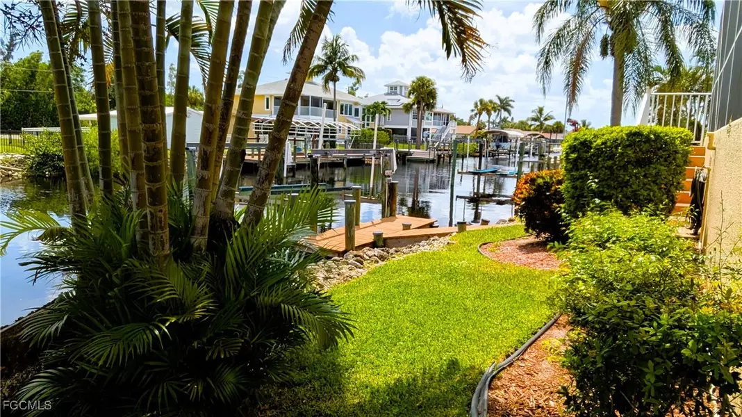 5471 Harborage DR, Fort Myers, FL 33908