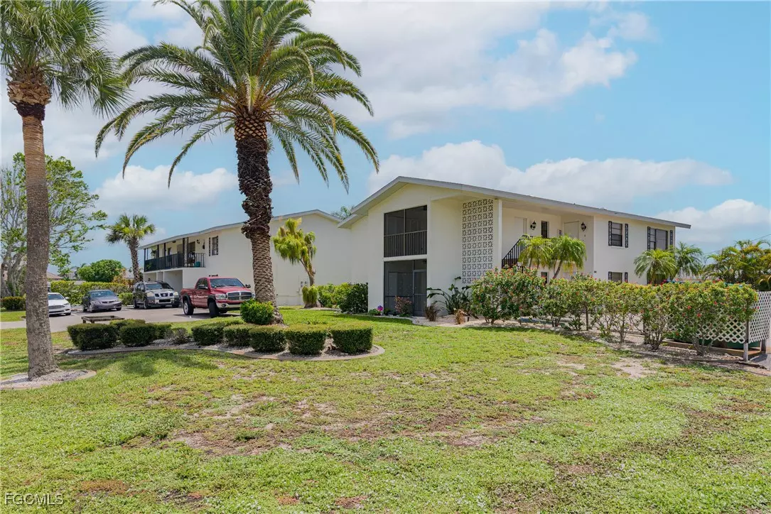 Cape Coral, FL 33904,1706 sandy CIR