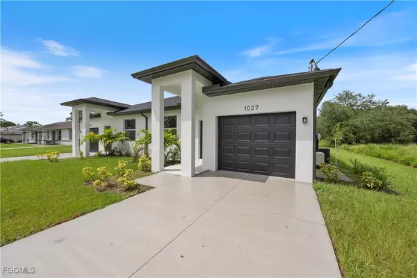 Lehigh Acres, FL 33973,1025/1027 Meadow RD