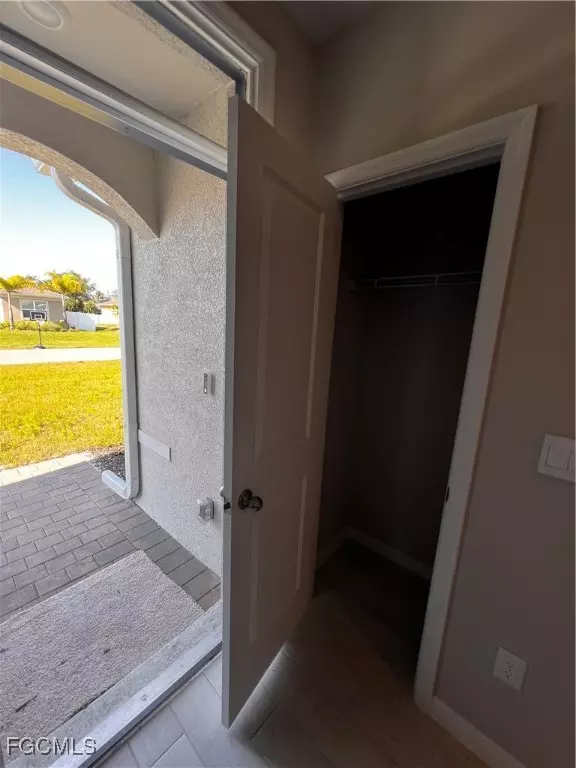 Cape Coral, FL 33993,218 NW 4th ST