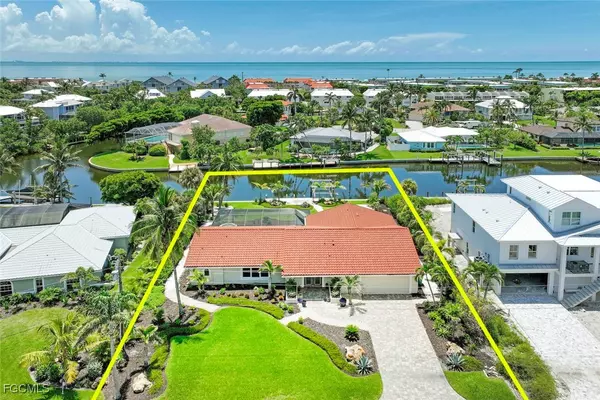 Sanibel, FL 33957,918 Kings Crown DR