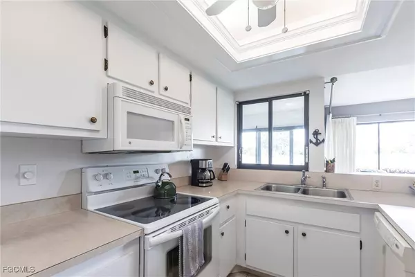 Fort Myers, FL 33907,5665 Trailwinds DR #615