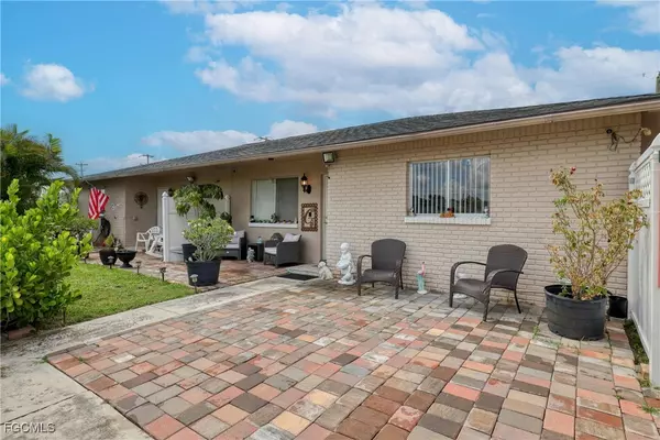 Cape Coral, FL 33990,712 SE 8th ST #A