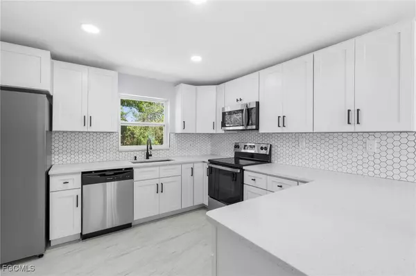 Fort Myers, FL 33905,434 Lorraine DR