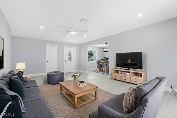 Fort Myers, FL 33905,434 Lorraine DR