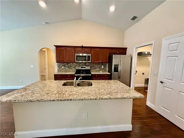 Lehigh Acres, FL 33936,122 Wellington AVE