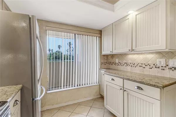 Fort Myers, FL 33907,7430 Lake Breeze DR #206