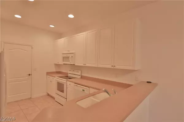 Estero, FL 33928,10211 Tin Maple DR #82
