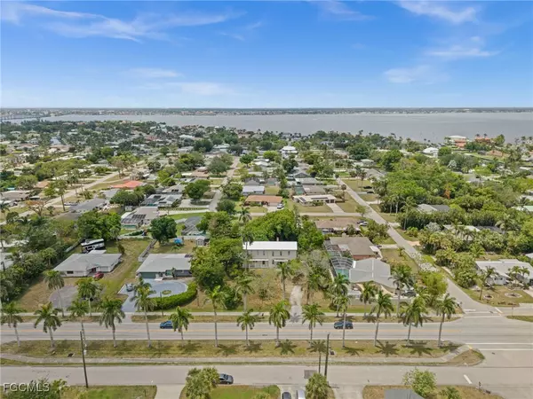 Fort Myers, FL 33919,12430 McGregor BLVD