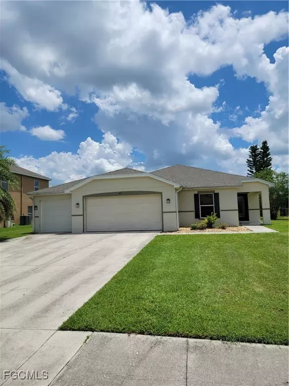 8171 Liriope LOOP, Lehigh Acres, FL 33972