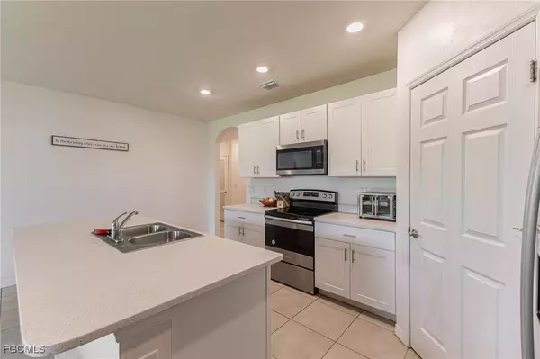 Cape Coral, FL 33909,303 NE 6th ST