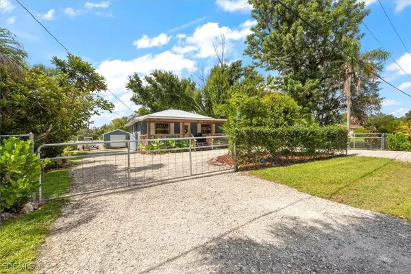 703 Queens DR, North Fort Myers, FL 33903