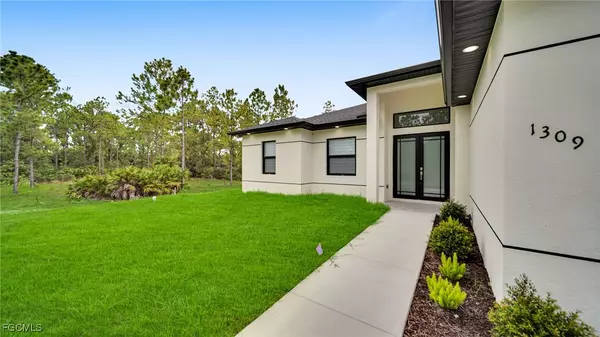 Lehigh Acres, FL 33972,1309 Jhons Ave