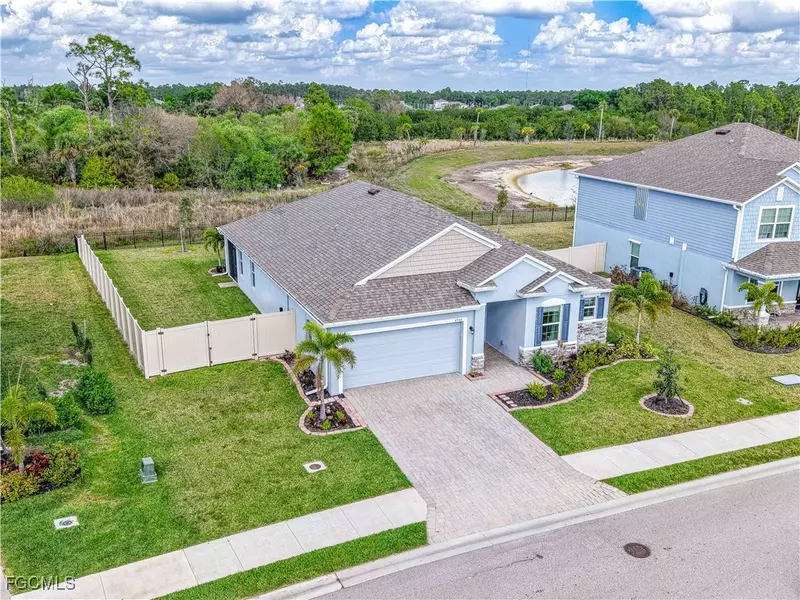 8948 Cascade Price CIR, North Fort Myers, FL 33917