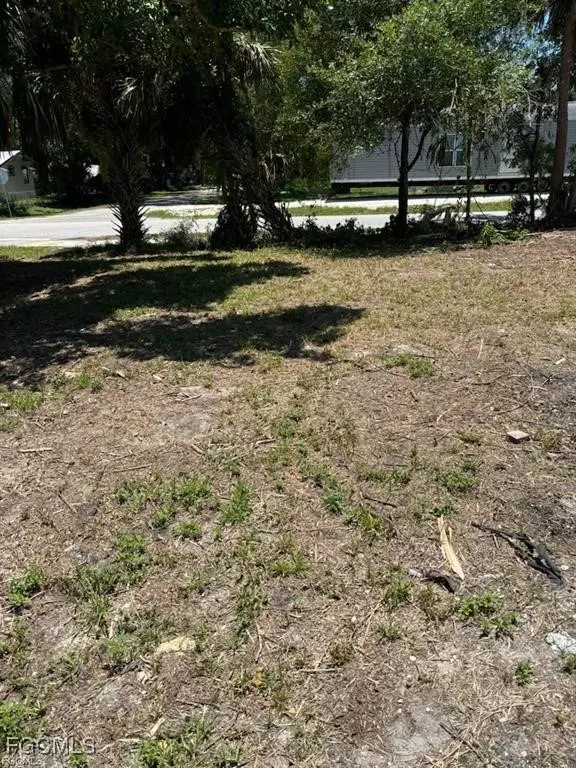 403 Santa Barbara ST, North Fort Myers, FL 33903