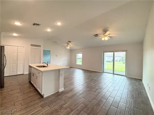202 NW 25th ST, Cape Coral, FL 33993