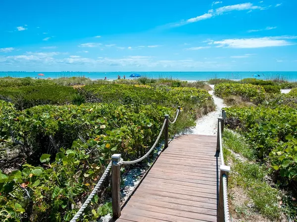 Sanibel, FL 33957,627 Nerita ST #F-3