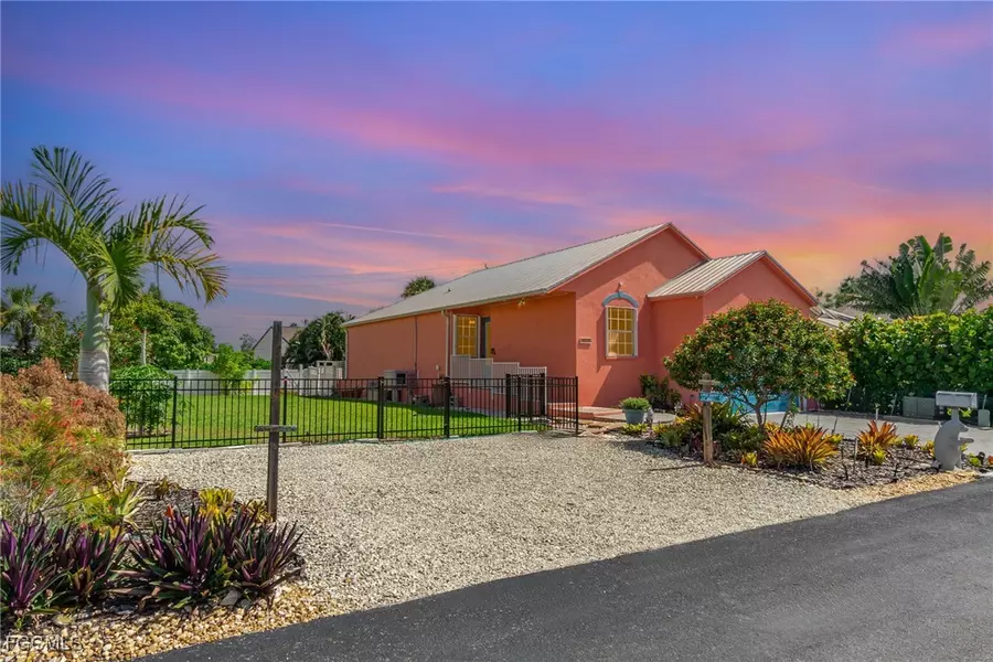 6070 Waterway Bay DR, Fort Myers, FL 33908