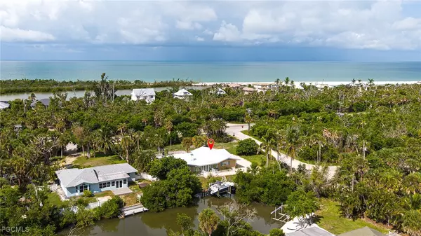 Sanibel, FL 33957,5885 Pine Tree DR
